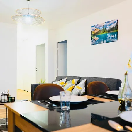 Bella Luna II: Elegant City Center Apartment with Free Parking Troyes Exterior photo